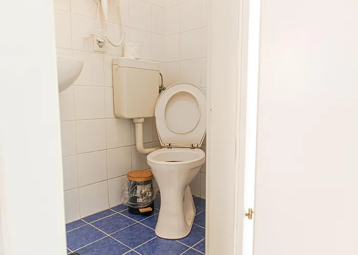 Close To Rennweg, Beautiful 2br With Wifi & Tv