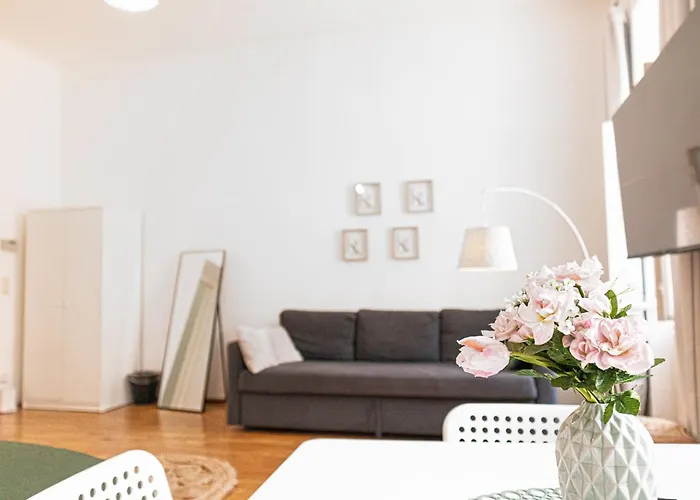 Close To Rennweg, Beautiful 2br With Wifi & Tv Apartment *