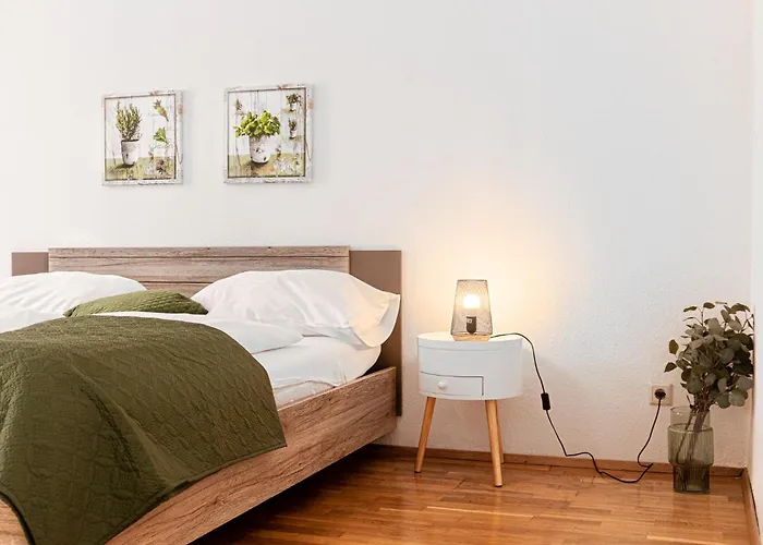 Apartment Close To Rennweg, Beautiful 2br With Wifi & Tv *