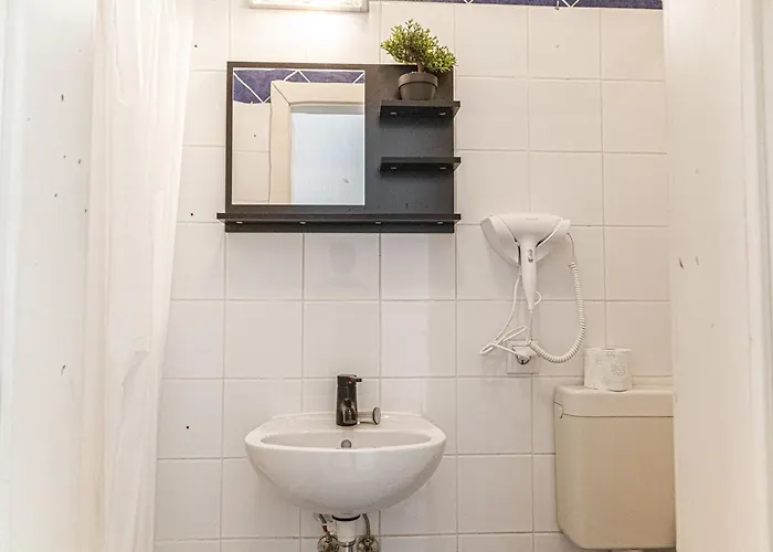 Close To Rennweg, Beautiful 2br With Wifi & Tv Apartment