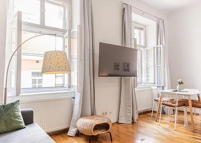 Apartment Close To Rennweg, Beautiful 2br With Wifi & Tv *